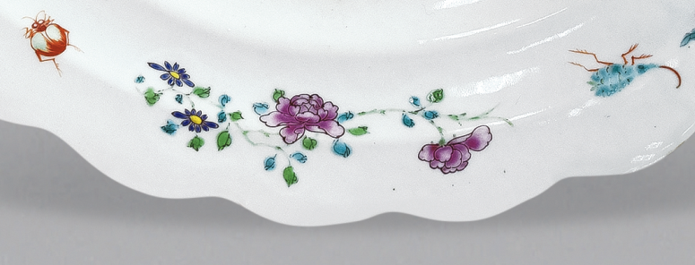 圖為清雍正廣彩嬰戲紋花口碟細(xì)節(jié)圖。（來源：廣州十三行博物館）